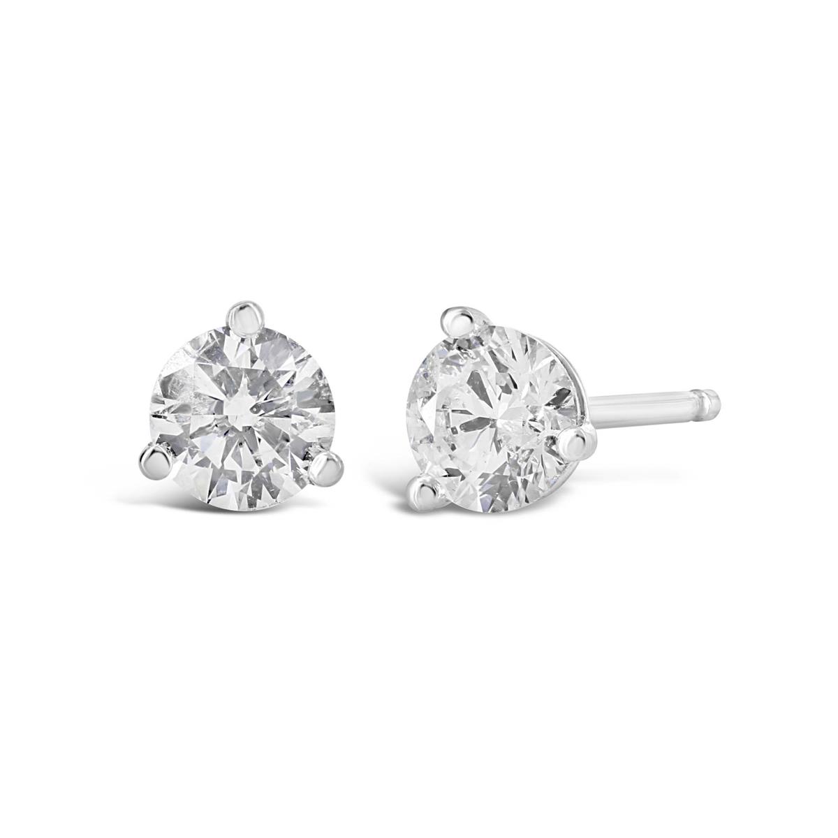 Looking for the perfect gift? Our classic diamond studs check all the boxes!