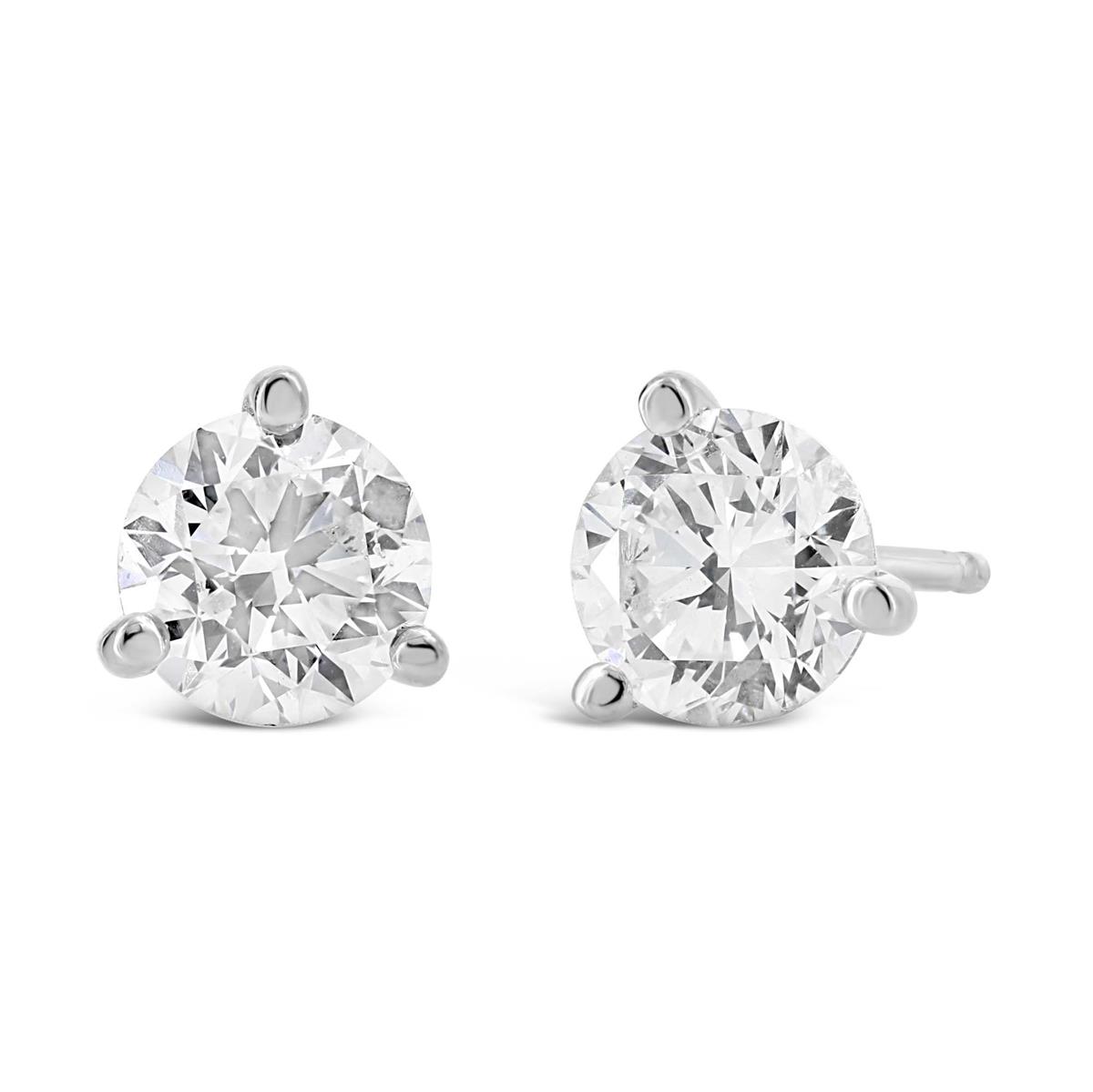 Looking for the perfect gift? Our classic diamond studs check all the boxes!