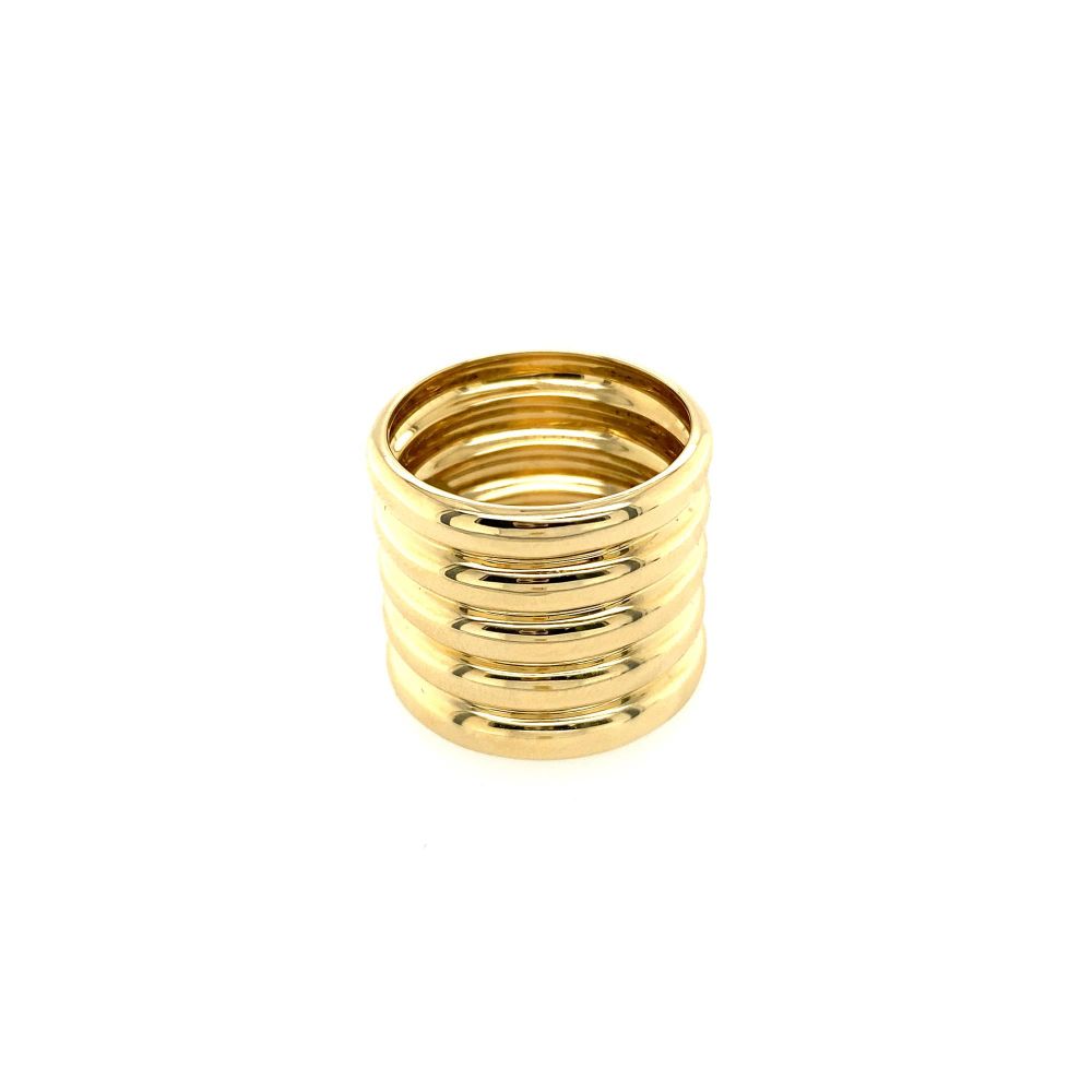 Go USA! Go for the golds! Bold gold is always a classic and never ceases to amaze us
