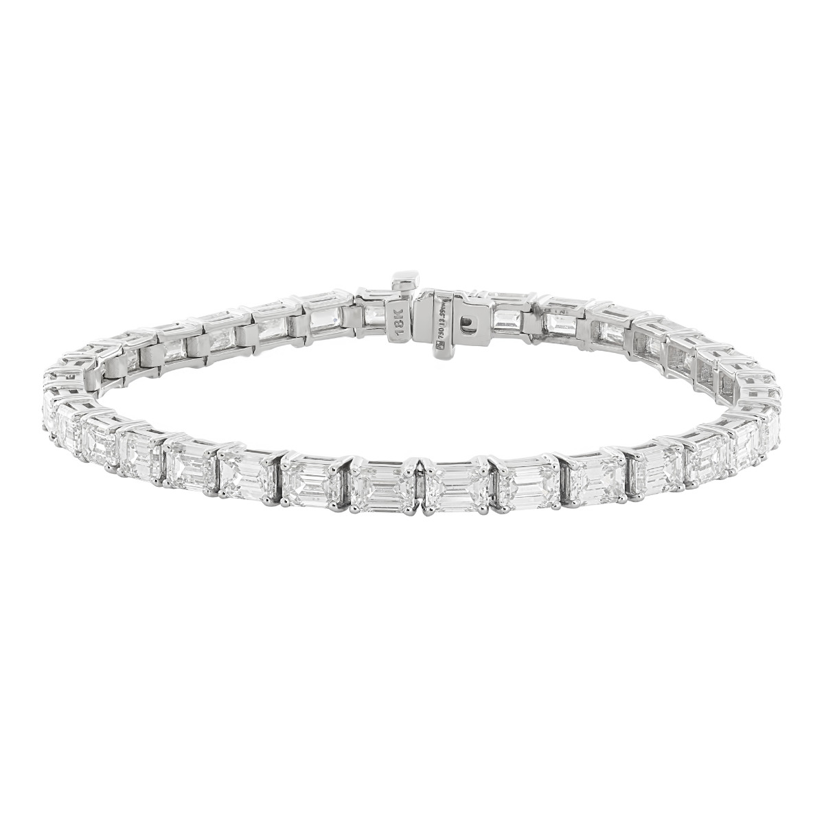 Mixing black diamonds, white diamonds and blue sapphires never felt so good