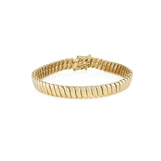 Sleek layers of @anitakojewelry