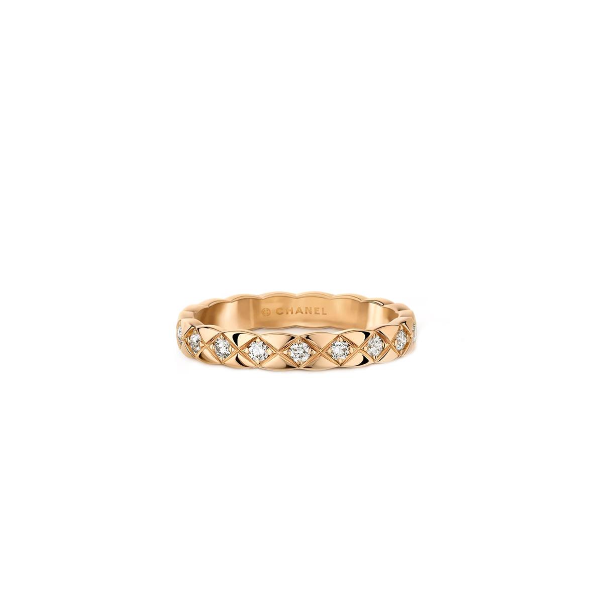  CHANEL COCO CRUSH 18K Beige Gold Slim Quilted Diamond Ring