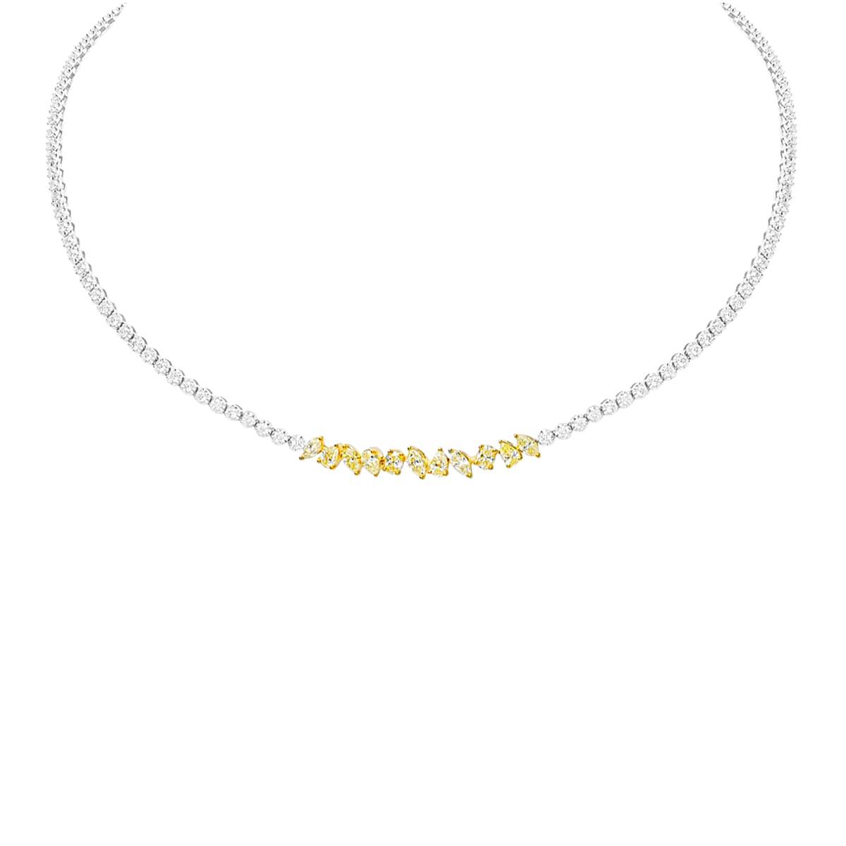 Because Nothing Says Elegance Quite Like The Mix Of Yellow & White Diamonds