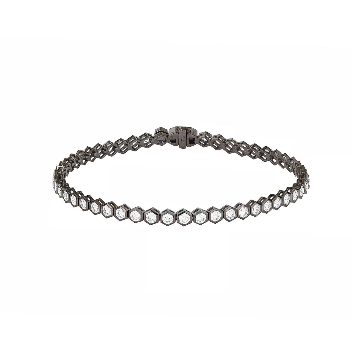 A Classic Dive, Styled with Diamonds