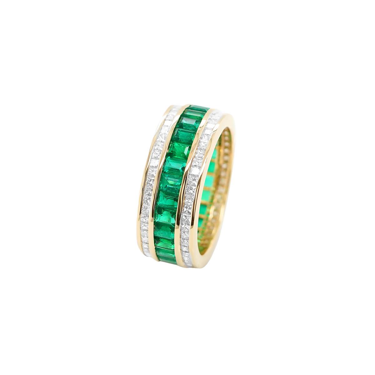 London Collection 18k Yellow Gold Emerald & Diamond North-South Pave Boarder Eternity Band