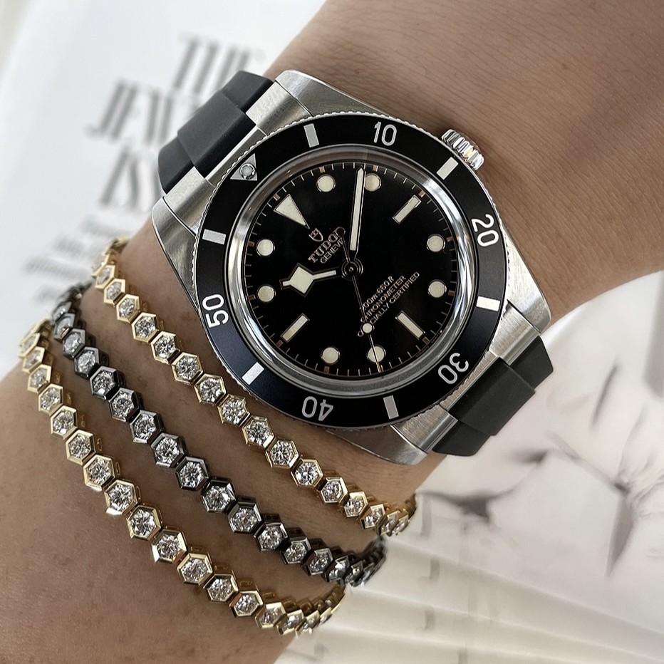 A Classic Dive, Styled with Diamonds