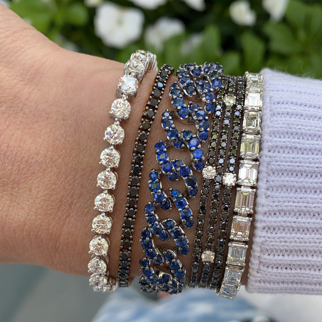Mixing black diamonds, white diamonds and blue sapphires never felt so good