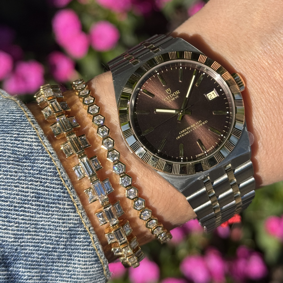 Sunlit Moments, Timeless Details