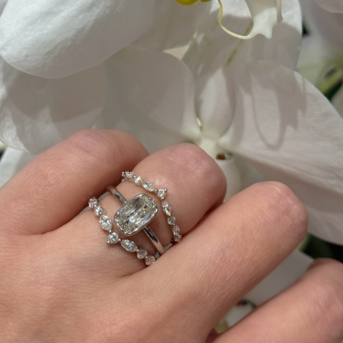 Perfectly Aligned, Endlessly Elegant — A Bridal Stack with Contour Bands That Embrace Every Curve