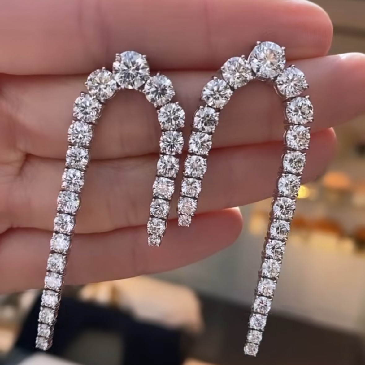 Look good & feel good with these dazzling diamond earrings